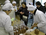 伊那市東春近の伊那華のみそ娘加工組合