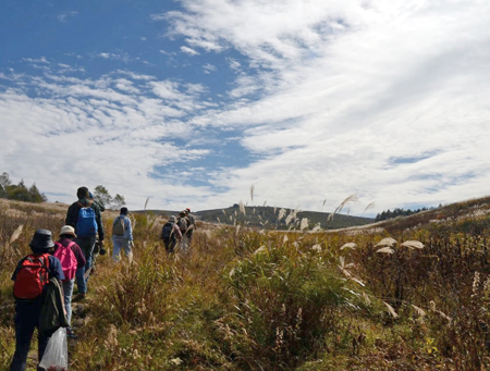 生態系に思いを馳せる八島湿原学習ツアー