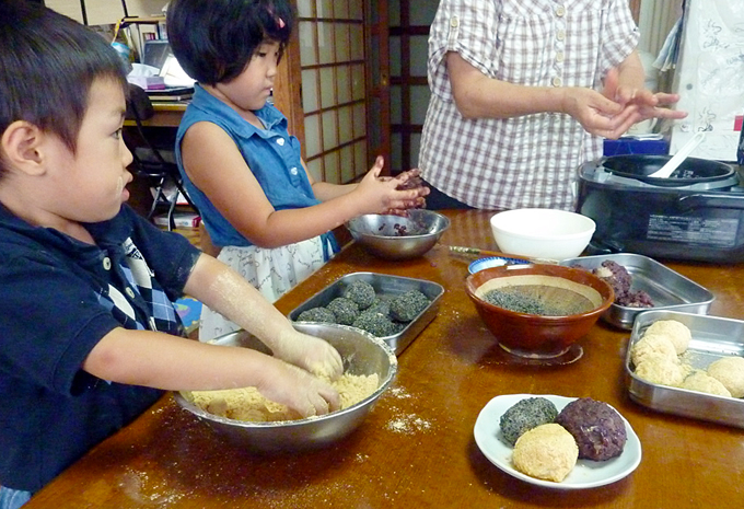 もうすぐお彼岸。三世代で楽しむ手作りおはぎ