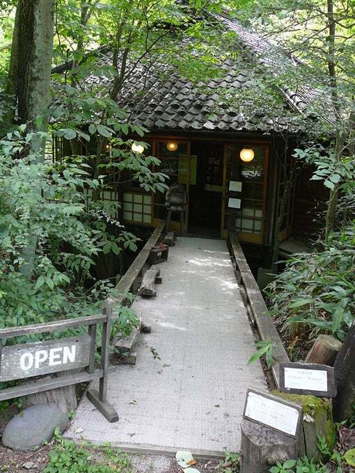 南軽井沢の自然とともに静かに時を刻むカフェ（軽井沢町）