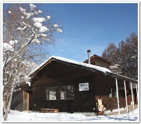 冬の森のなかで幸福なパン屋さんと出会った
