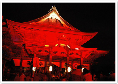 信濃の善光寺が平和の光に包まれる全９日間