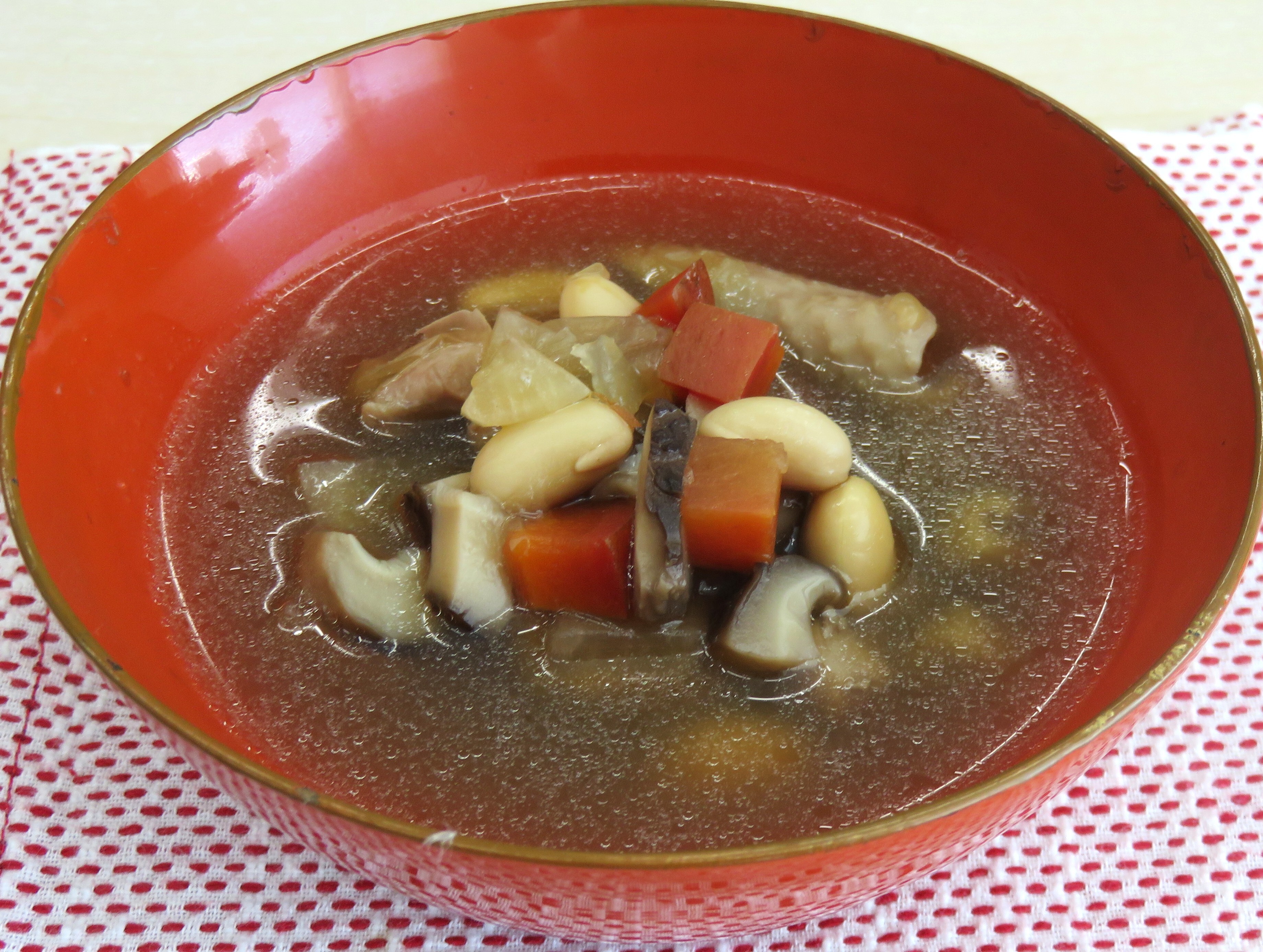 大豆としいたけの汁